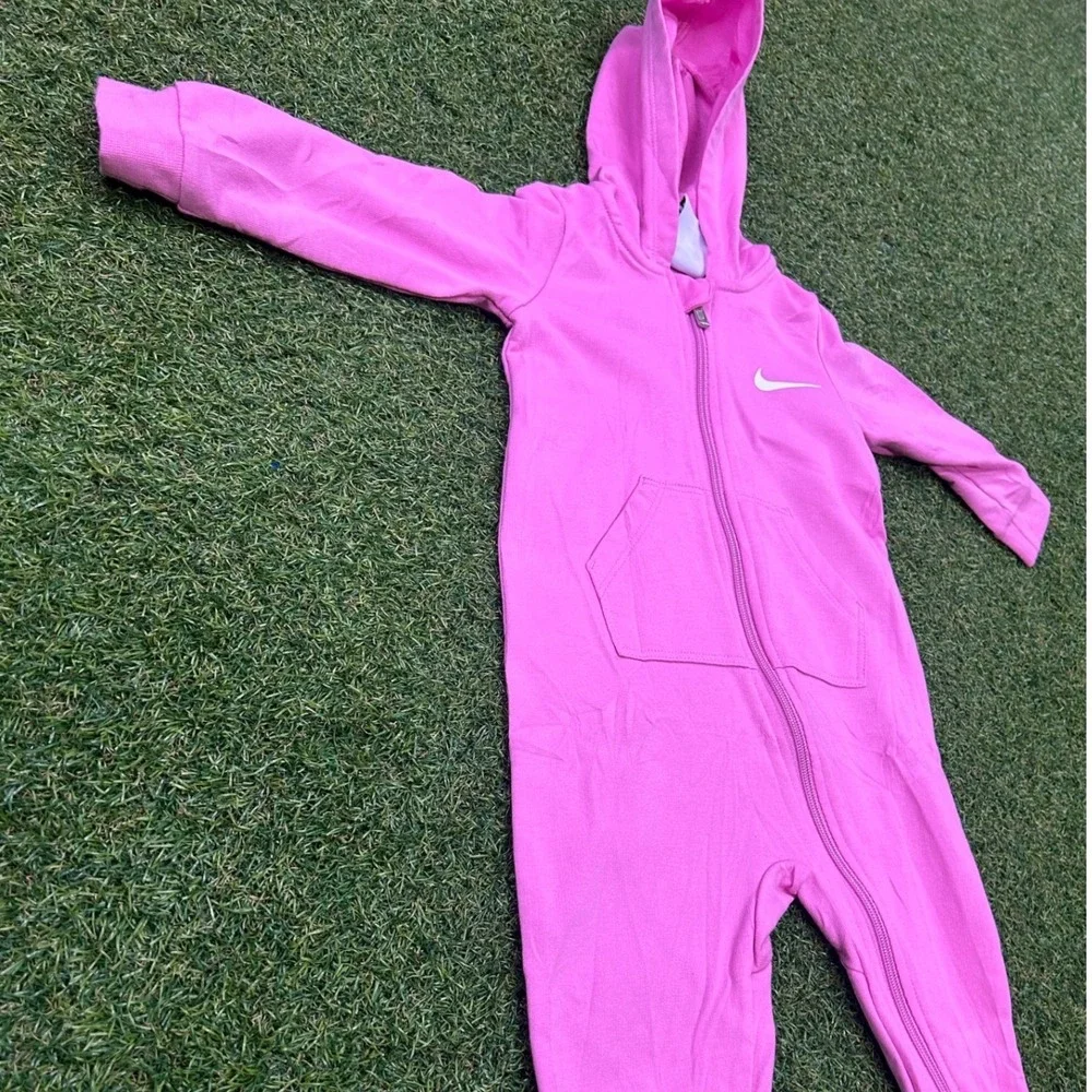 Nike Baby Girls Pink Hooded Fleece Romper Coverall 12M Swoosh Logo Zip Up‎